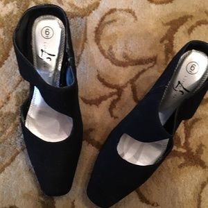 Never worn Black LifeStride Mules